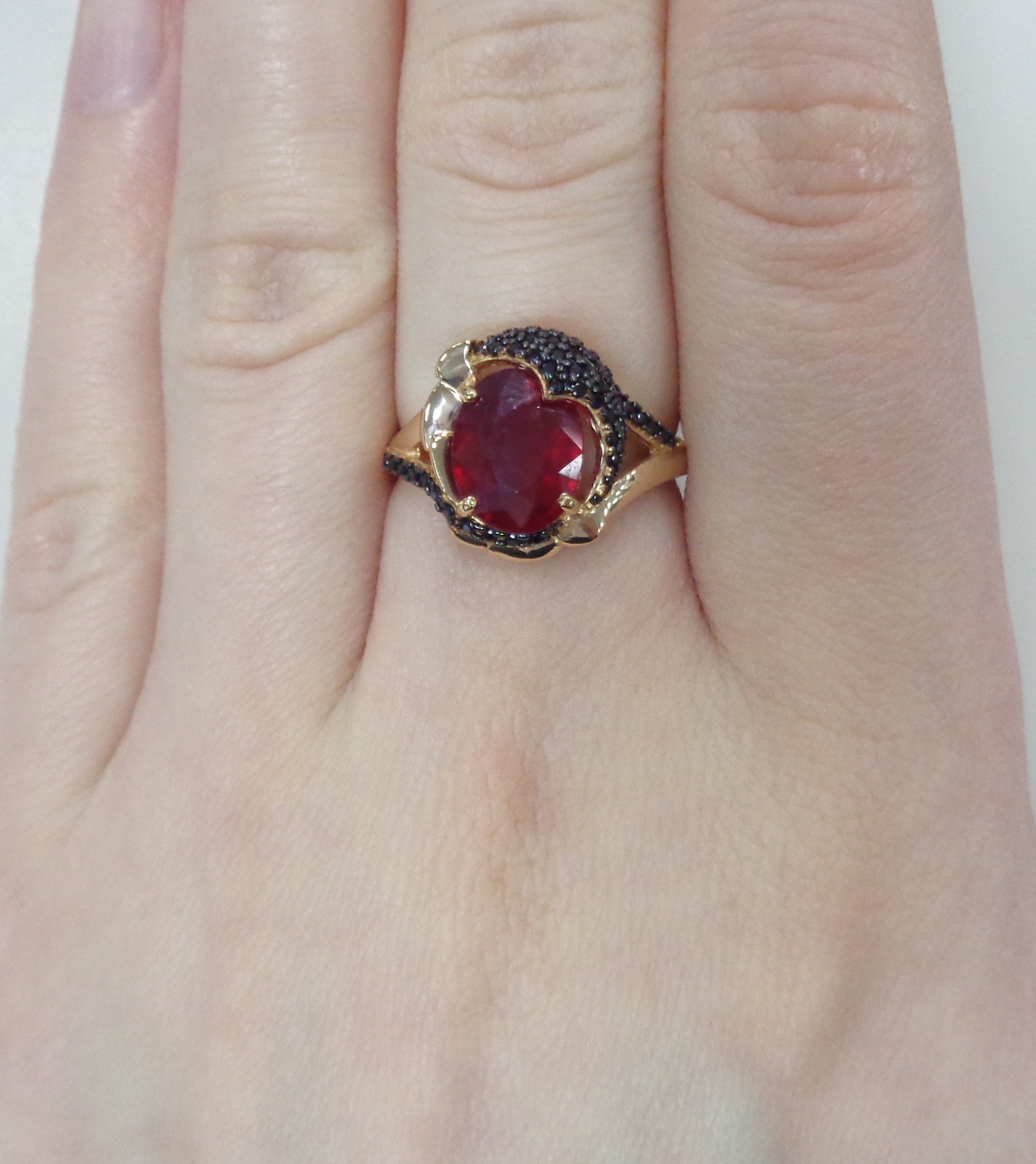 Серебряное кольцо с рубином